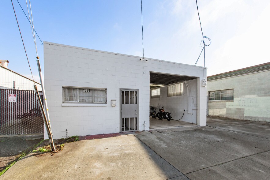 More Photos Of 1688 Timothy Dr, San Leandro Warehouse For Sale