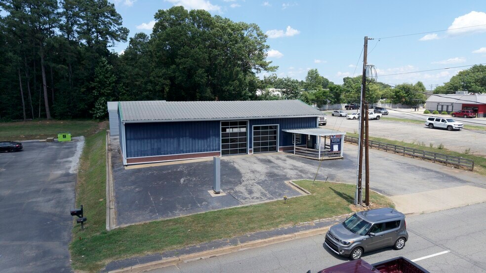 More Photos Of 1010 NE Main St, Simpsonville Auto Repair For Sale