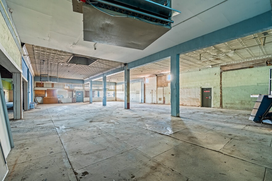 More Photos Of 1301 Buddy Holly Ave, Lubbock Warehouse For Sale