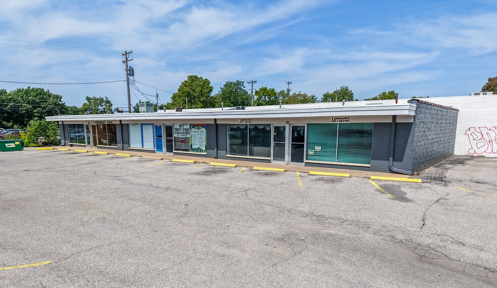 More Photos Of 415 S Hydraulic St, Wichita General Retail For Sale