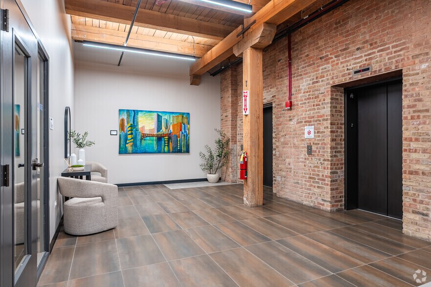 More Photos Of 924 W 19th Pl, Chicago Loft Creative Space For Lease