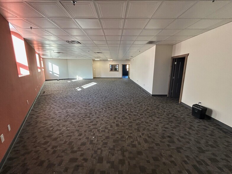 More Photos Of 1388-1390 Jerusalem Ave, North Merrick Warehouse For Lease