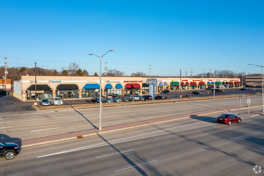 Primary Photo Of 801-869 N Mayfair Rd, Wauwatosa General Retail For Lease