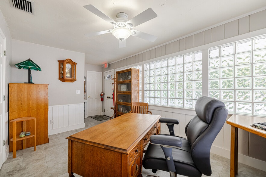 More Photos Of 164 Pondella Rd, North Fort Myers Office For Sale