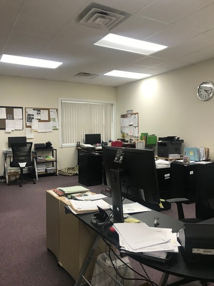 More Photos Of 33576-33596 Harper Ave, Clinton Township Office For Lease