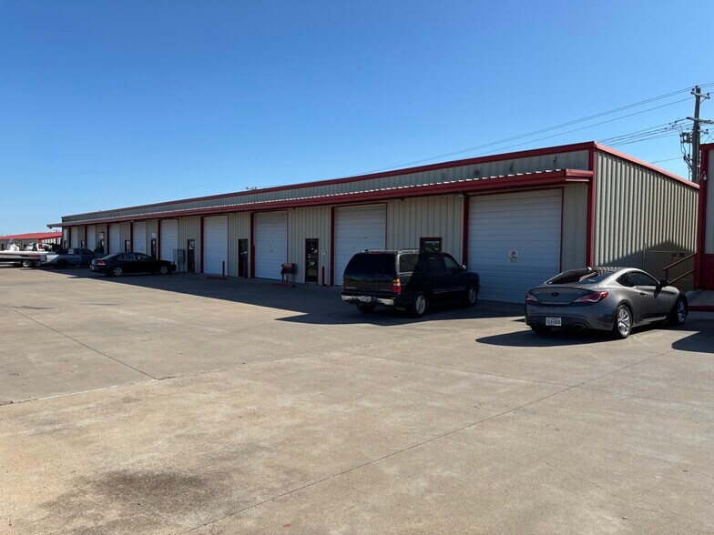 More Photos Of 2655 W US Highway 377, Granbury Warehouse For Lease