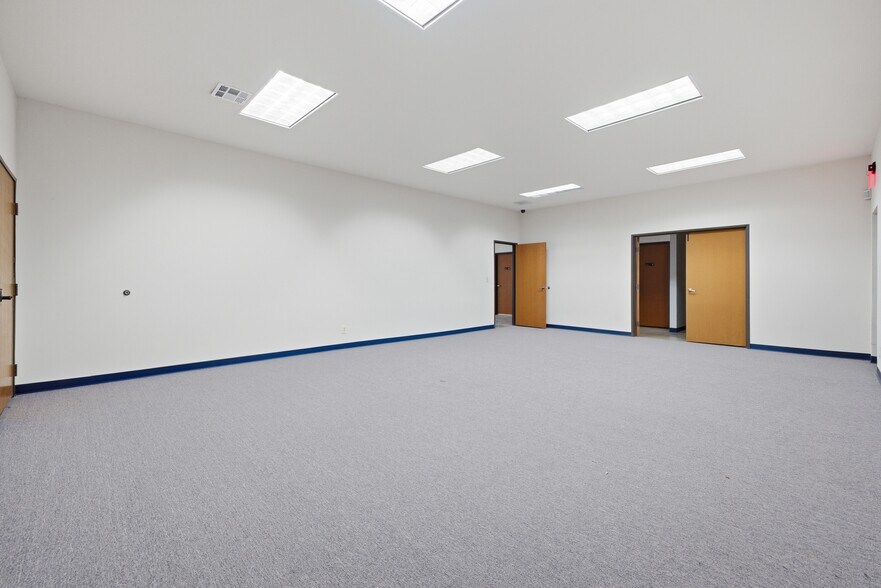 More Photos Of 3217 Cooke Way, Oklahoma City Light Distribution For Lease