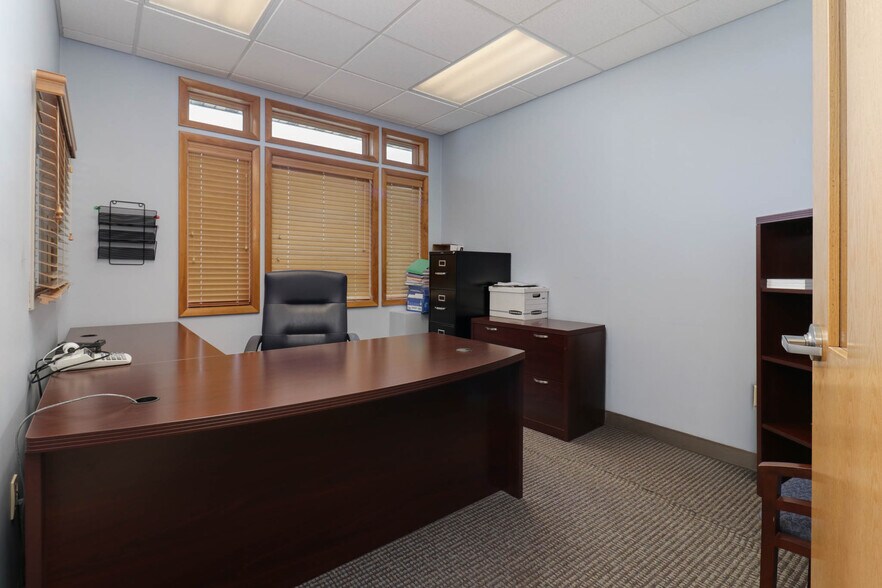 More Photos Of 407 Detroit Ave, Bloomington Office For Sale