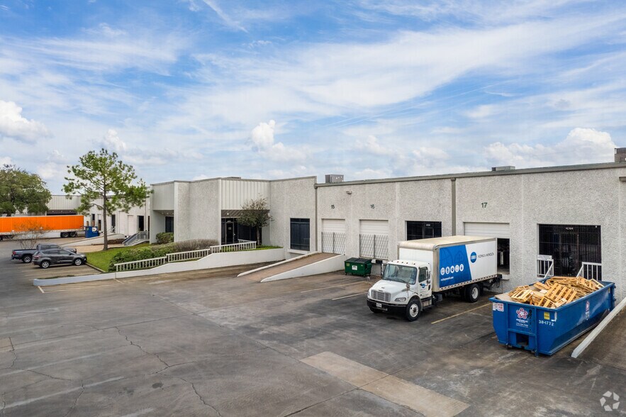 Primary Photo Of 4260-4298 Clark Rd, Houston Distribution For Lease