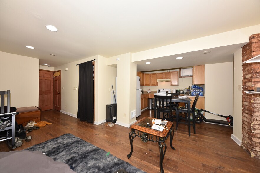 More Photos Of 2940 N Maryland Ave, Milwaukee Apartments For Sale