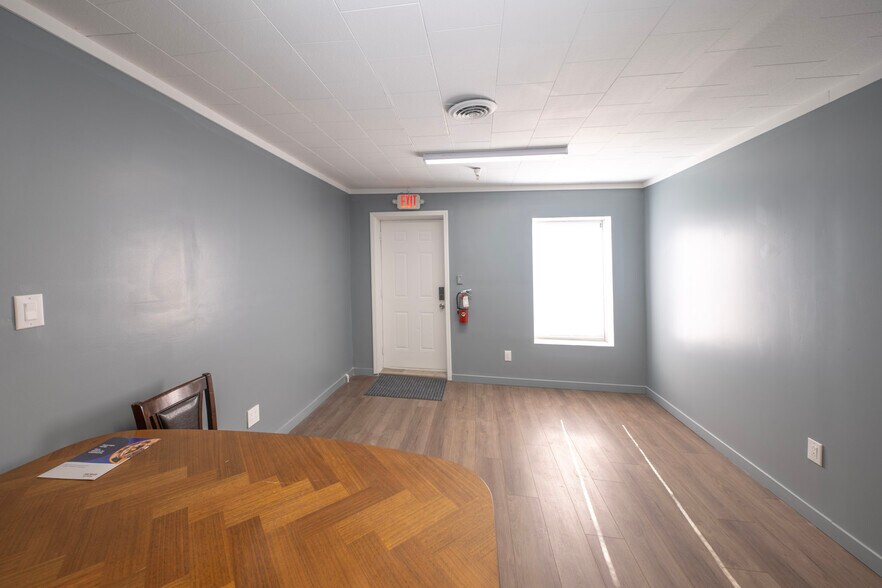 More Photos Of 876 W Main St, Spartanburg Service For Lease