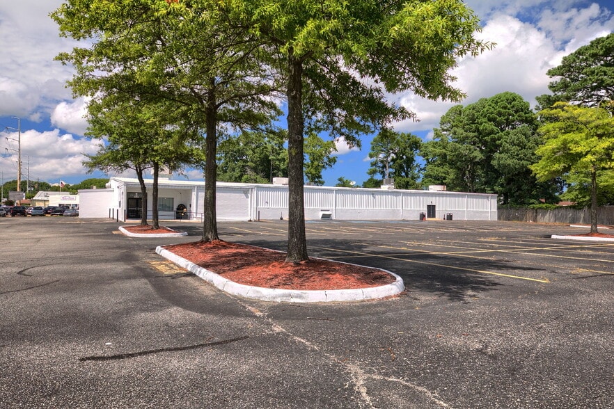 Primary Photo Of 227 E Mercury Blvd, Hampton General Retail For Sale