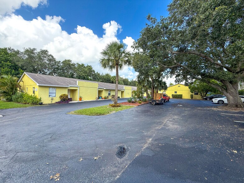 More Photos Of 17345-17355 Bush Rd, Jupiter Apartments For Sale