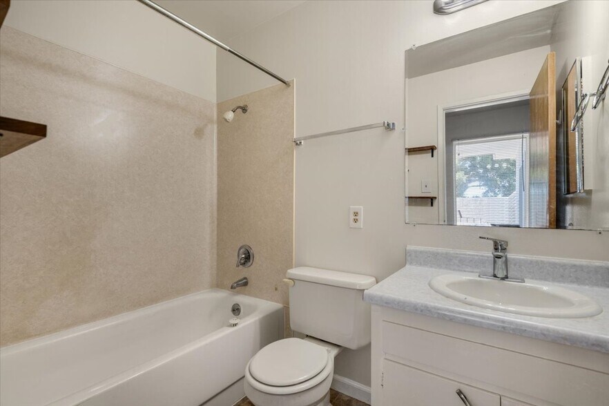 More Photos Of 2231-2233 Grant St, Berkeley Apartments For Sale