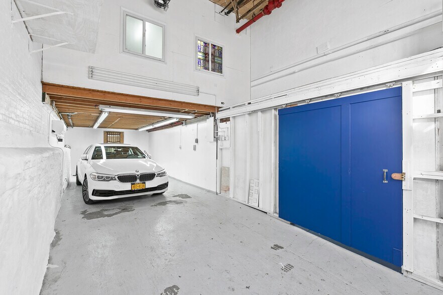 More Photos Of 447 W 36th St, New York Loft Creative Space For Sale