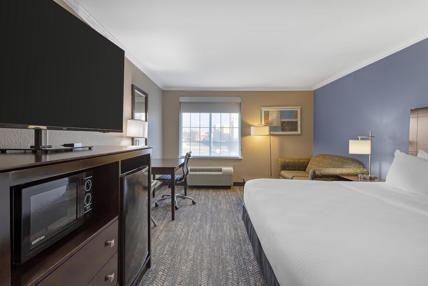 More Photos Of 5131 University Pky, Natchitoches Hotel For Sale