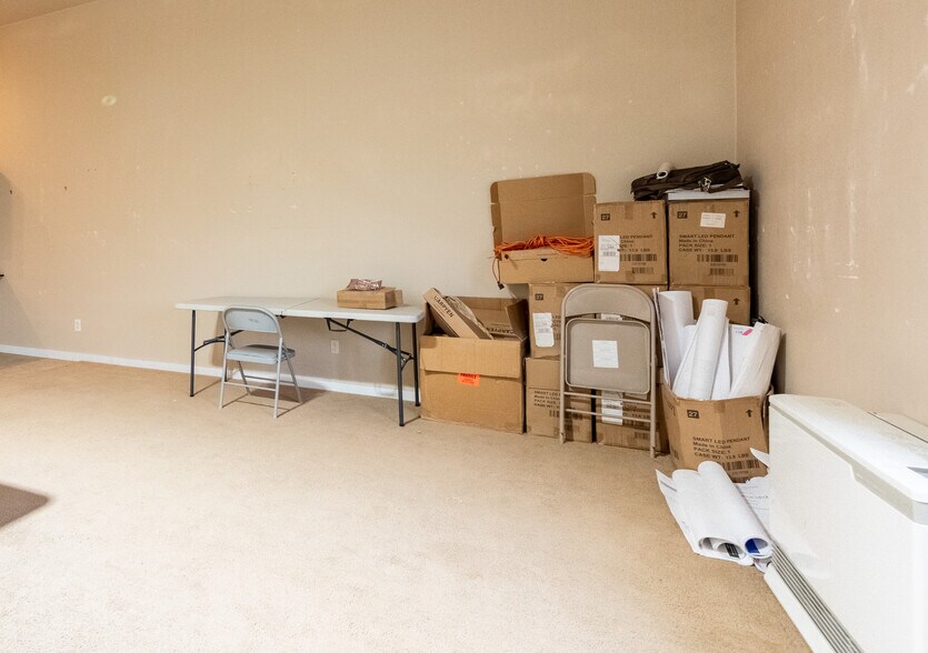 More Photos Of 211 Jetway Dr, Belgrade Flex For Sale