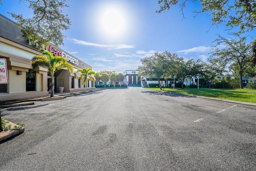 More Photos Of 1033 Dr Martin Luther King Jr St N, Saint Petersburg Medical For Sale