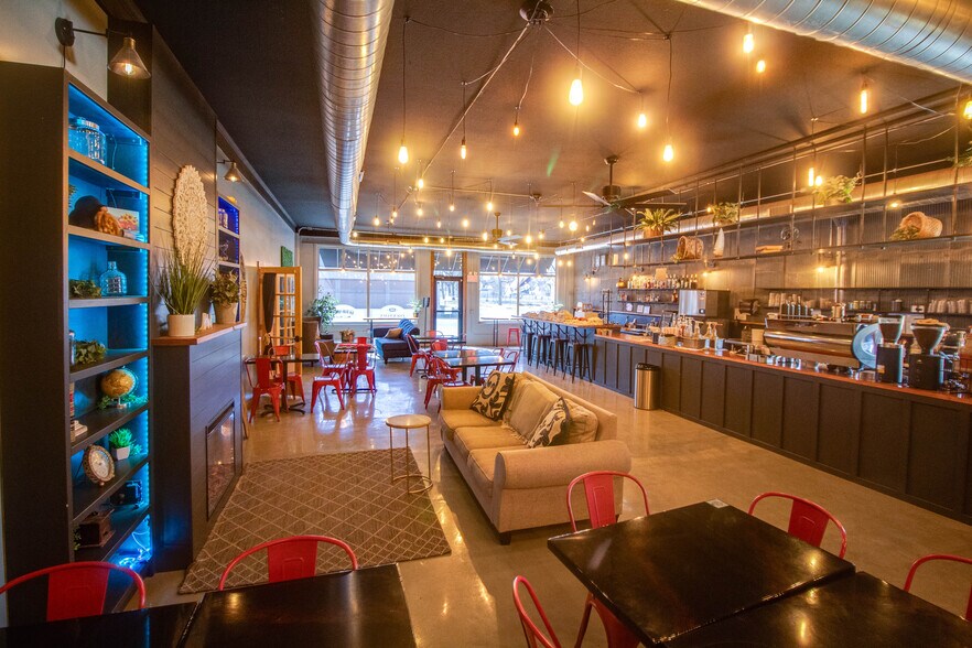 More Photos Of 309 N State St, Jerseyville Freestanding For Lease