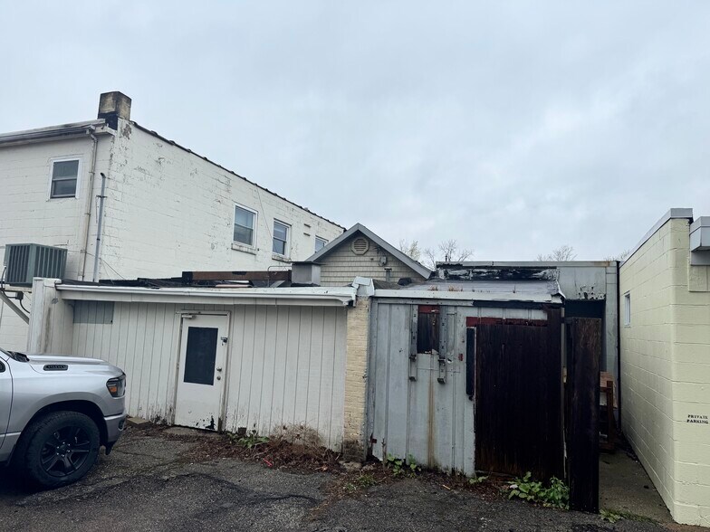 More Photos Of 28 S Main St, Cedar Springs Bar For Sale