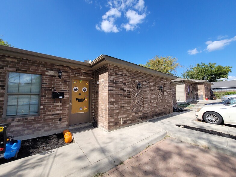 More Photos Of 10911 Baltic St, San Antonio Apartments For Sale