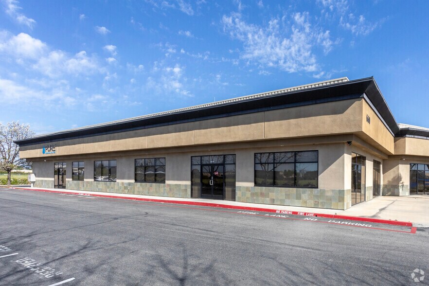 More Photos Of 660 W Locust Ave, Fresno Office For Lease