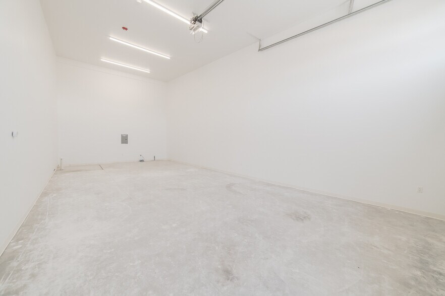 More Photos Of 1641 Balian Rd, Waterford Self Storage For Sale