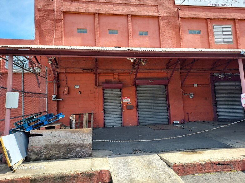 More Photos Of 212-222 Miller St, Newark Refrigeration Cold Storage For Lease