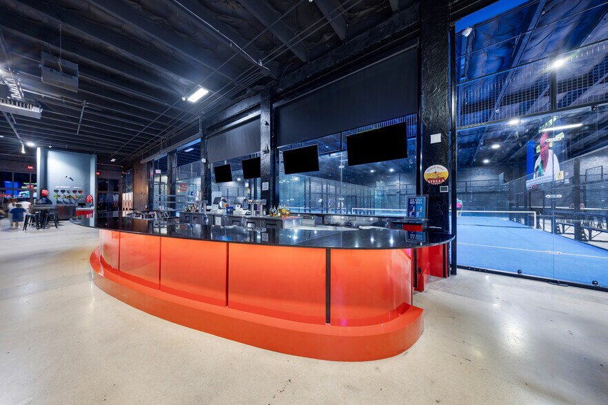 More Photos Of 1360 NW 88th Ave, Doral Bar For Sale