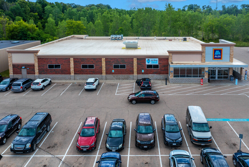 Primary Photo Of 1589 E Sumner St, Hartford Supermarket For Sale