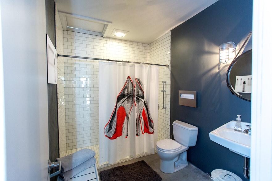 More Photos Of 156 Gilbert St, San Francisco Warehouse For Lease
