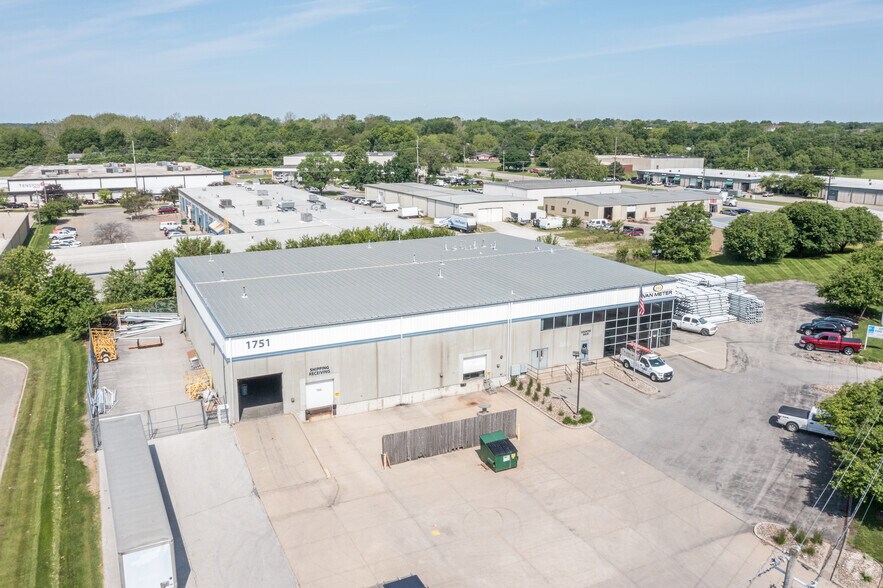 More Photos Of 1751 Guthrie Ave, Des Moines Warehouse For Lease