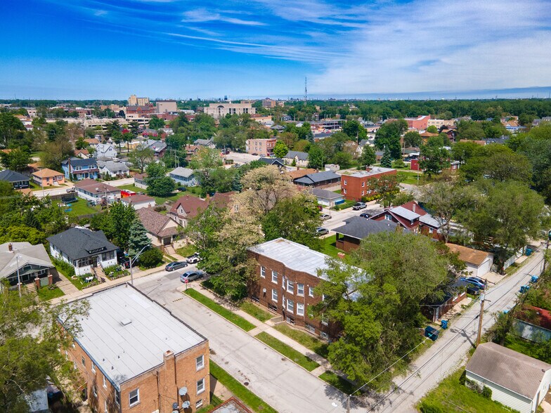 More Photos Of 11 157th St, Calumet City Apartments For Sale