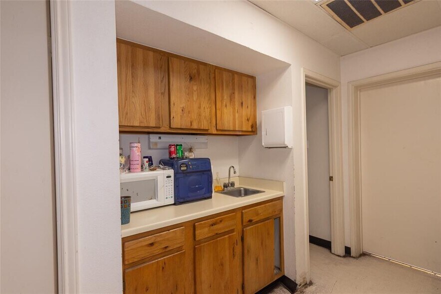 More Photos Of 4909 Commercial Park Dr, Austin Flex For Sale