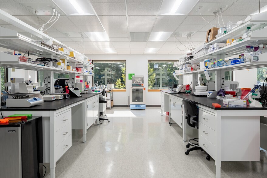 More Photos Of 35 Parkwood Dr, Hopkinton Office For Lease