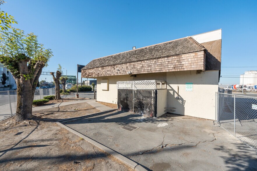 More Photos Of 324 23rd Ave, Oakland Convenience Store For Sale