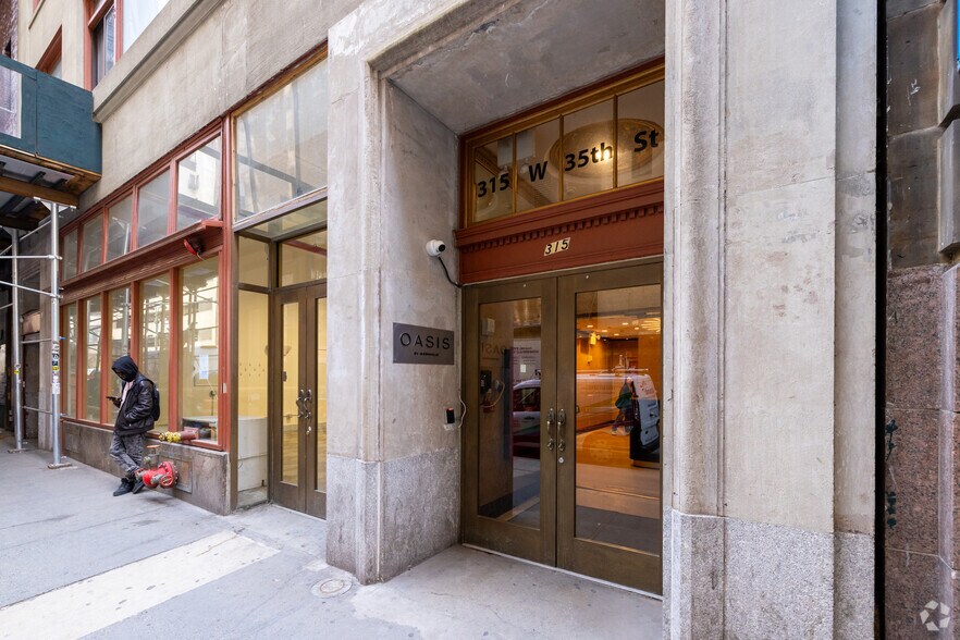 More Photos Of 315 W 35th St, New York Office For Lease