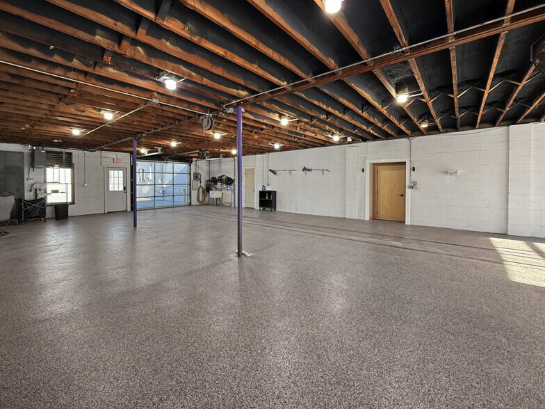 More Photos Of 901 W Mamie Eisenhower Ave, Boone Auto Repair For Sale