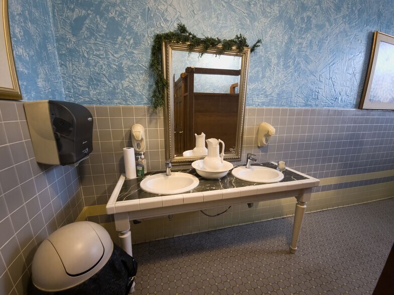 More Photos Of 15 Berkley Rd, Barnesville Restaurant For Sale