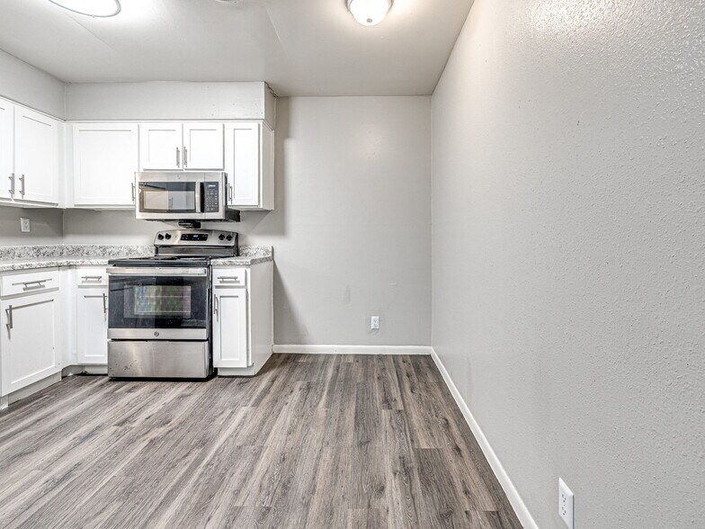 More Photos Of 1220 SE 9th St, Pryor Apartments For Sale