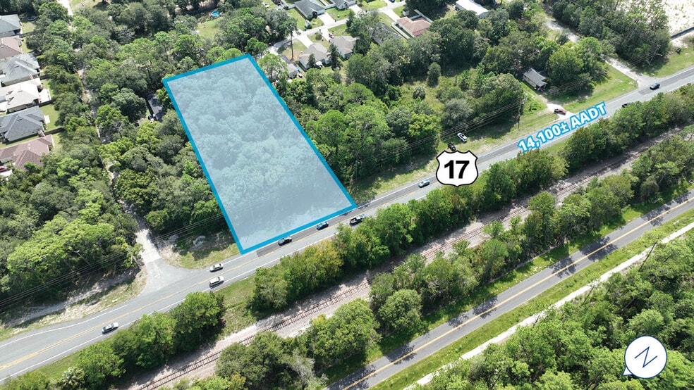 More Photos Of 14577 N Main St, Jacksonville Showroom For Lease