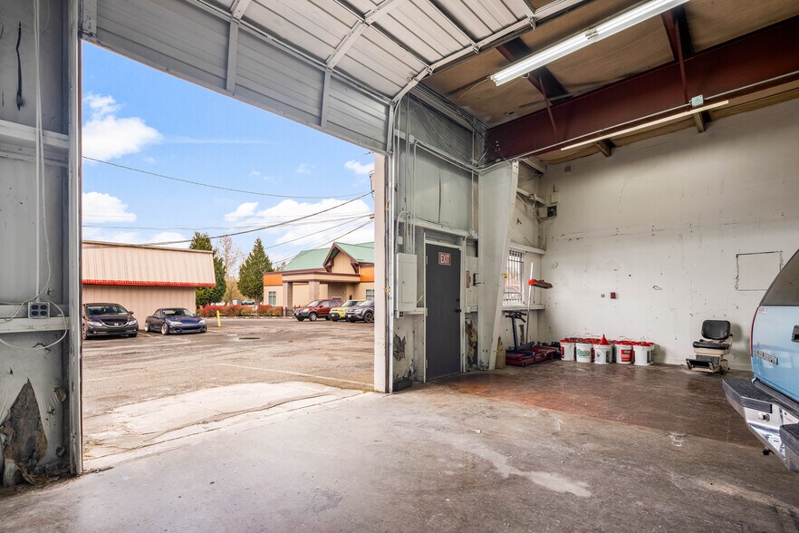 More Photos Of 1033 Avenue D, Snohomish Storefront For Lease