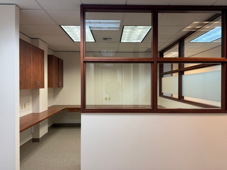 More Photos Of 3302 Fuhrman Ave E, Seattle Office For Lease