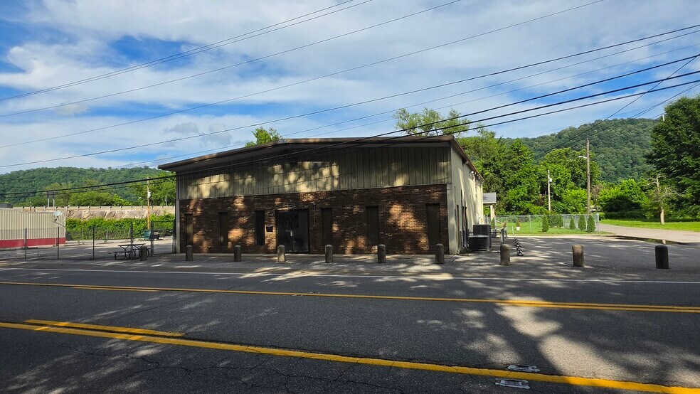 Primary Photo Of 6810 Maccorkle Ave, Charleston Office For Sale