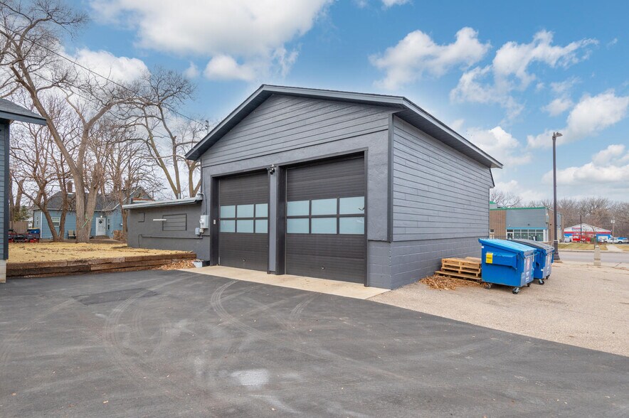 More Photos Of 936 1st Ave E, Shakopee Auto Repair For Sale