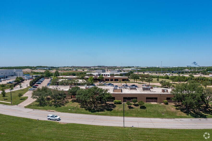 More Photos Of 1600 Corporate Ct, Irving Research And Development For Lease