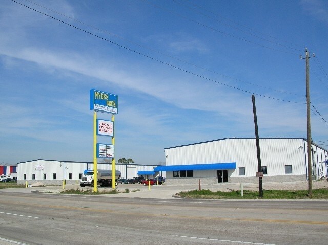 More Photos Of 5548 North Main St, Baytown Warehouse For Lease