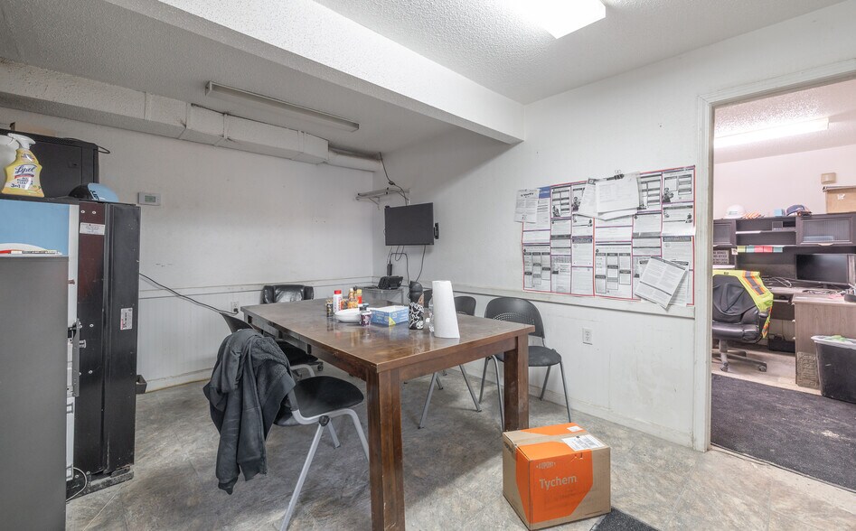 More Photos Of 300 Washington St, South Roxana Warehouse For Sale