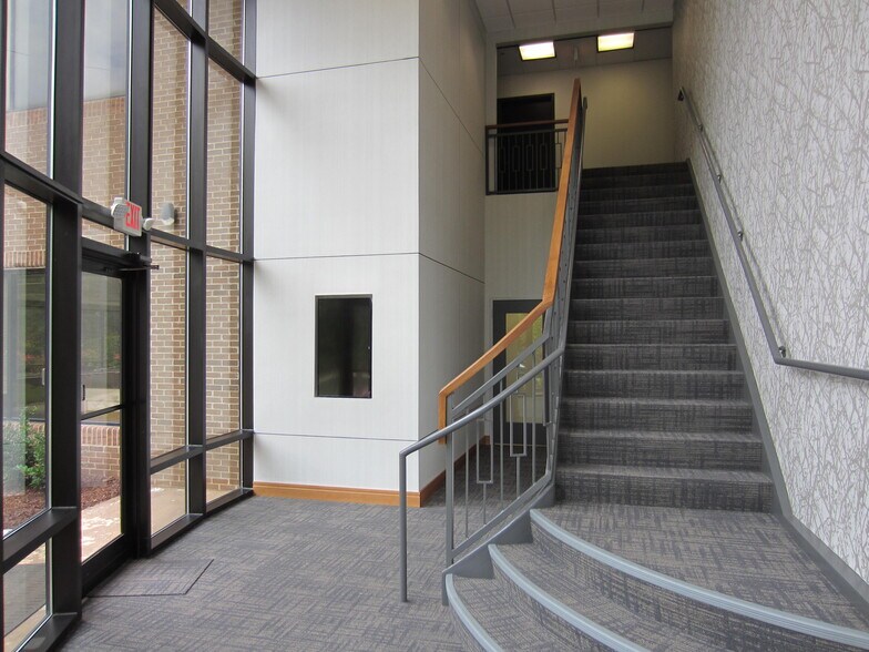 More Photos Of 201 Commonwealth Ct, Cary Office Residential For Lease