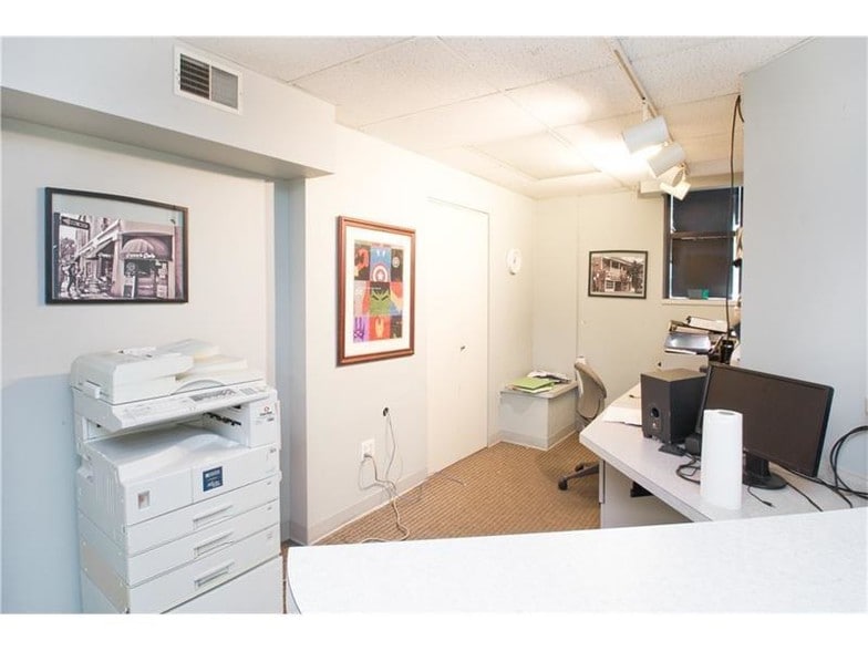 More Photos Of 728 Copeland St, Pittsburgh Freestanding For Sale